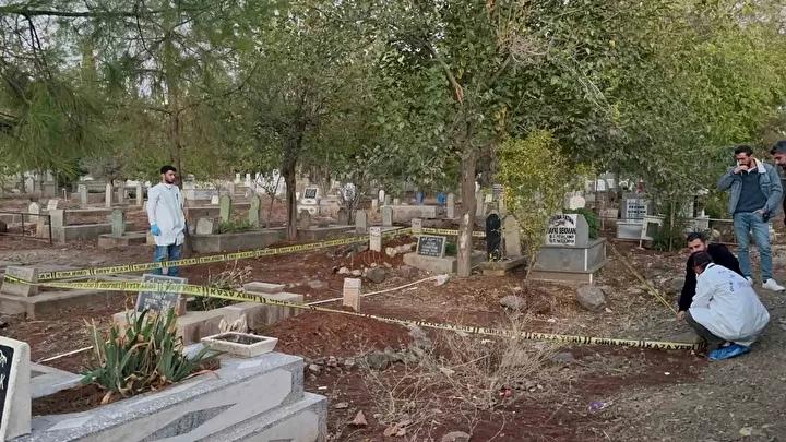 Siverek'te Mezarlıkta Çirkin Keşif: Bebek Cesedi Toprağa Gömüldü