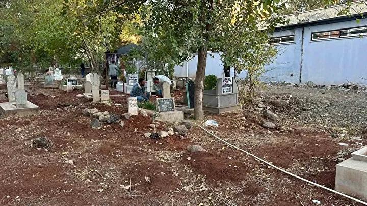 Siverek'te Mezarlıkta Çirkin Keşif: Bebek Cesedi Toprağa Gömüldü