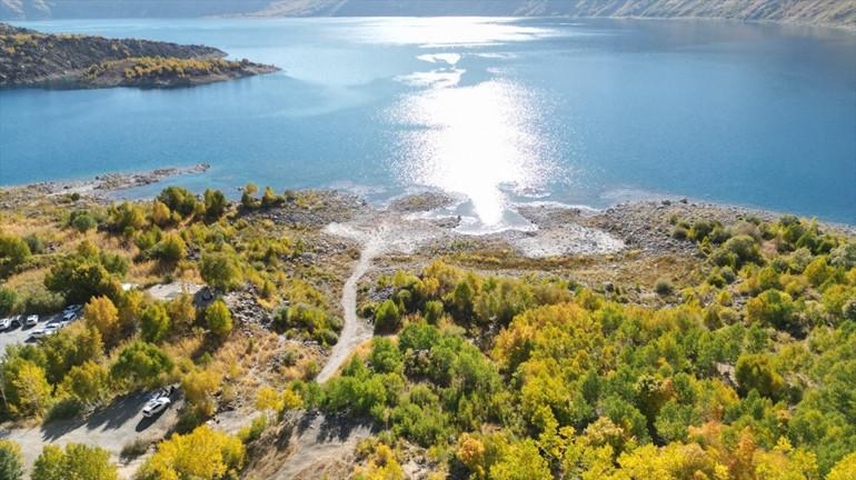 Sonbaharda Nemrut Krater Gölü'nün Büyüleyici Renkleri