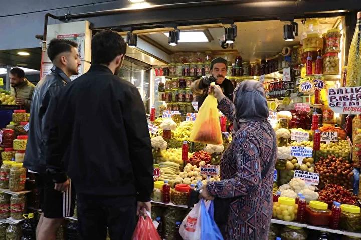 Sonbaharda Turşu Pazarı Canlanıyor: Sivas'ta Turşu Sevdası Yeniden Hız Kazandı