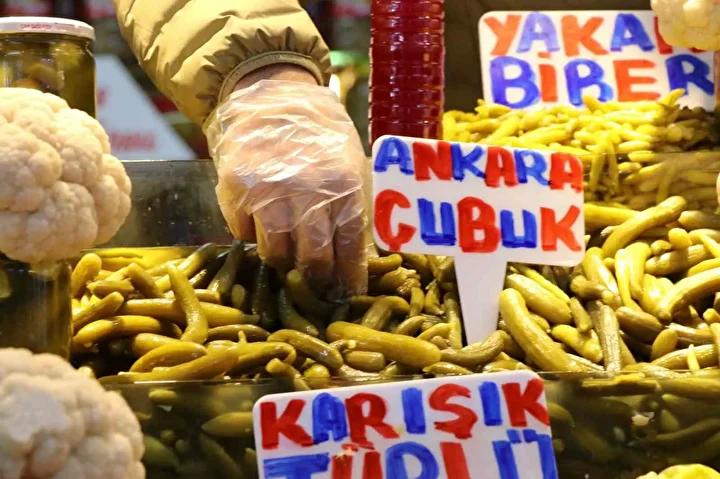 Sonbaharda Turşu Pazarı Canlanıyor: Sivas'ta Turşu Sevdası Yeniden Hız Kazandı
