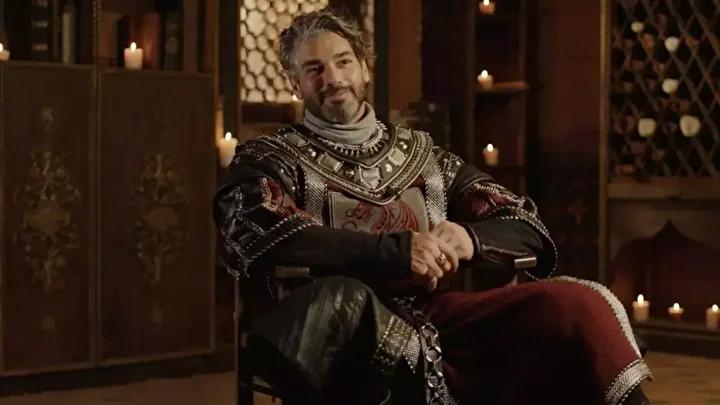 Şükrü Özyıldız: Kariyer Yolculuğu ve Tarihin Derinliklerindeki Flavius Profili 3 Şükrü Özyıldız: Kariyer Yolculuğu ve Tarihin Derinliklerindeki Flavius Profili