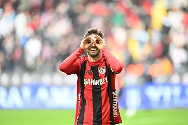 Süper Lig Şampiyonluk Tahminlerinde Güncel Durum ve Yüzdelik Olasılıklar