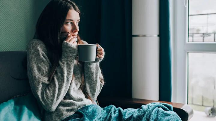 Sürekli Üşüme Hissinizin Olası Sağlık Sebepleri ve Uyarılar