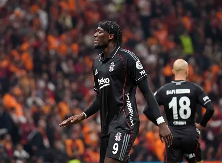 Tammy Abraham'dan Dostluk ve Saygı Gösterisi: Taraftarın İsteğine Yanıt 5 Tammy Abraham'dan Dostluk ve Saygı Gösterisi: Taraftarın İsteğine Yanıt