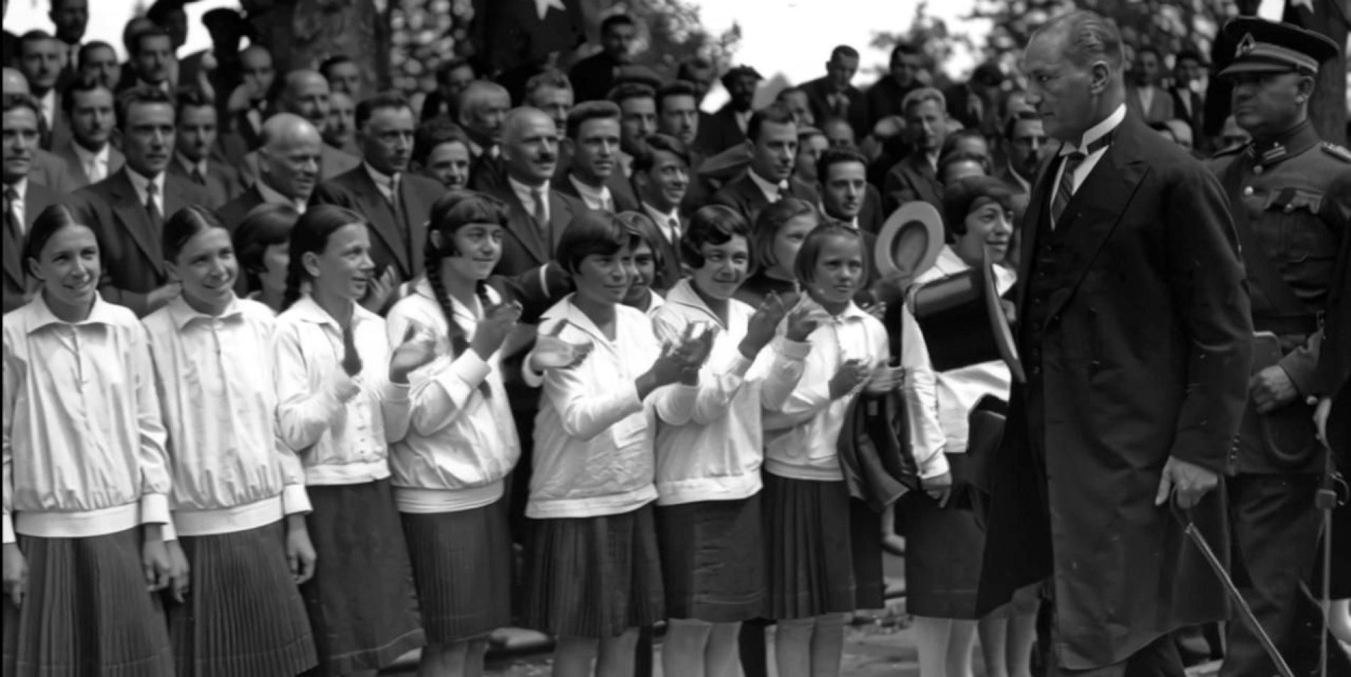 Tarihe Can Veren Dijital Restorasyon ve Yapay Zekâ ile Dönen Anlar 1 Eğitime ve Cumhuriyet Değerlerine Vurgular