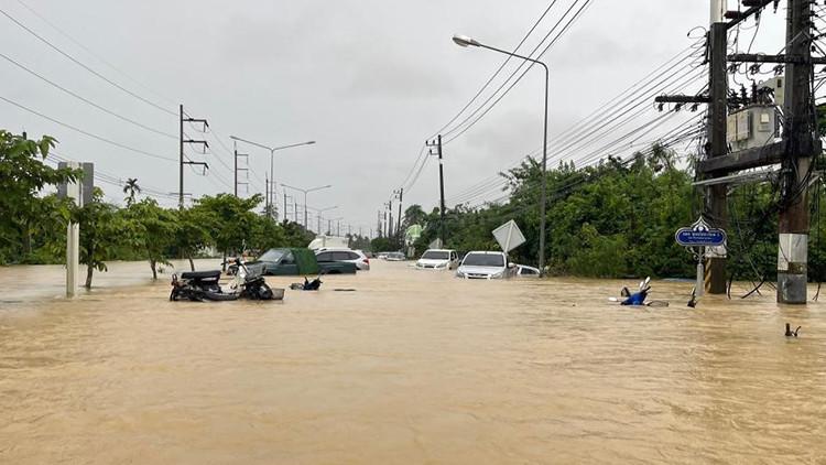 Tayland'daki Sel Felaketinde 22 Kişi Hayatını Kaybetti