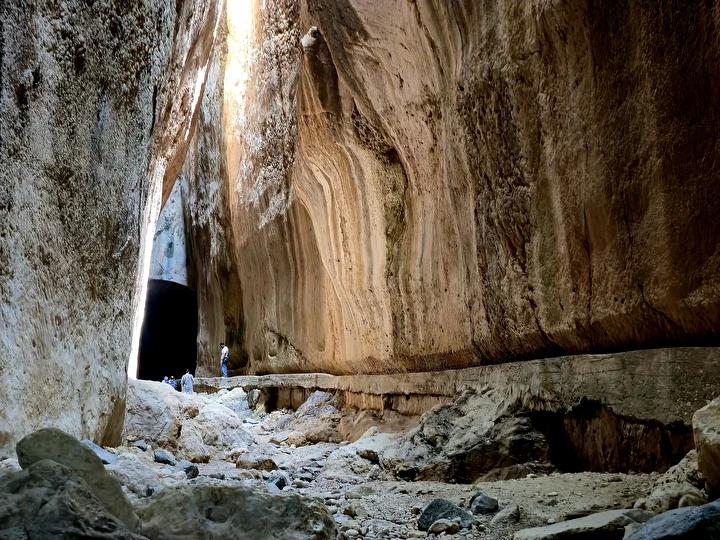 Geçmişe Yolculuk ve Doğanın İç İçe Geçtiği Anlar