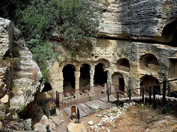 Titus Tüneli: Antik Şehrin Gizemli Mirası ve Tarihi Güzellikleri