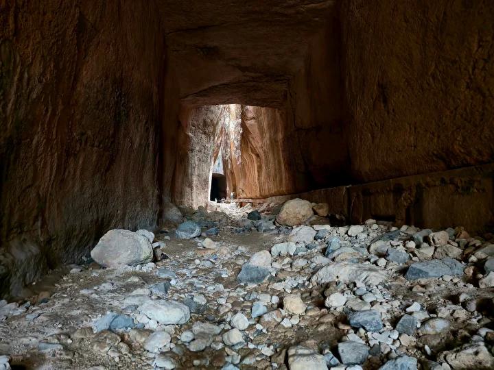 Titus Tüneli: Antik Şehrin Gizemli Mirası ve Tarihi Güzellikleri