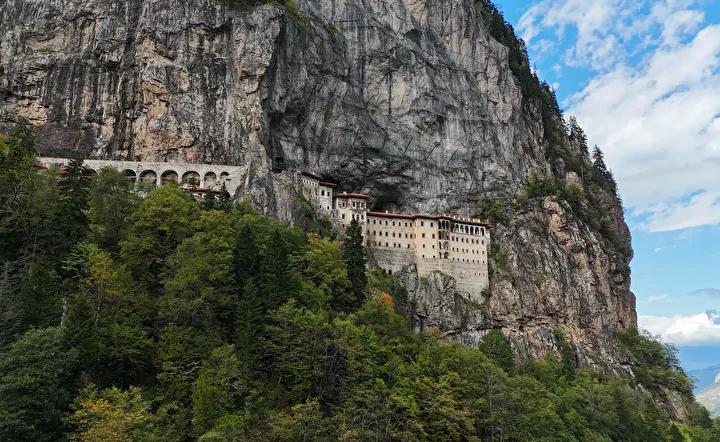 Trabzon'daki Sümela Manastırı: Tarihin ve Doğanın Muhteşem Kesişimi 5 Trabzon'daki Sümela Manastırı: Tarihin ve Doğanın Muhteşem Kesişimi