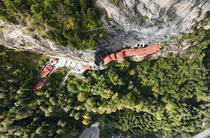 Trabzon'daki Sümela Manastırı: Tarihin ve Doğanın Muhteşem Kesişimi 6 Trabzon'daki Sümela Manastırı: Tarihin ve Doğanın Muhteşem Kesişimi