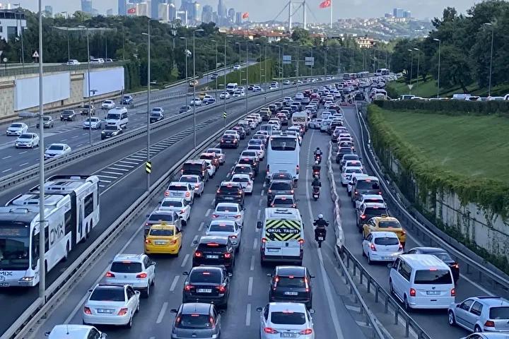 Trafik Cezalarında Yeni Dönem: Artışlar ve Dijital Uygulamalar 3 Toplumsal Destek ve Denetim