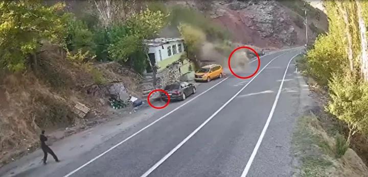 Tunceli-Erzincan Yolunda Kaya Düşmesi Güvenlik Kameralarına Yansıdı