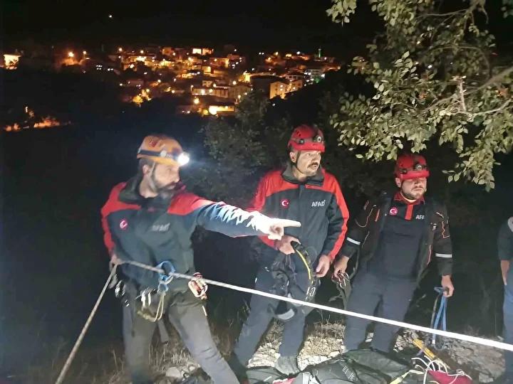 Tunceli'de Kayalıklarda Mahsur Kalan Vatandaş Kurtarıldı
