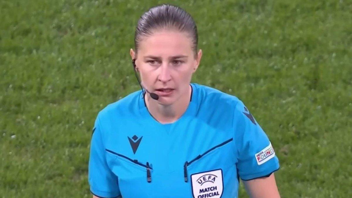 Türk Kadın Futbol Takımının Karşılaşmasında Sürpriz Olay