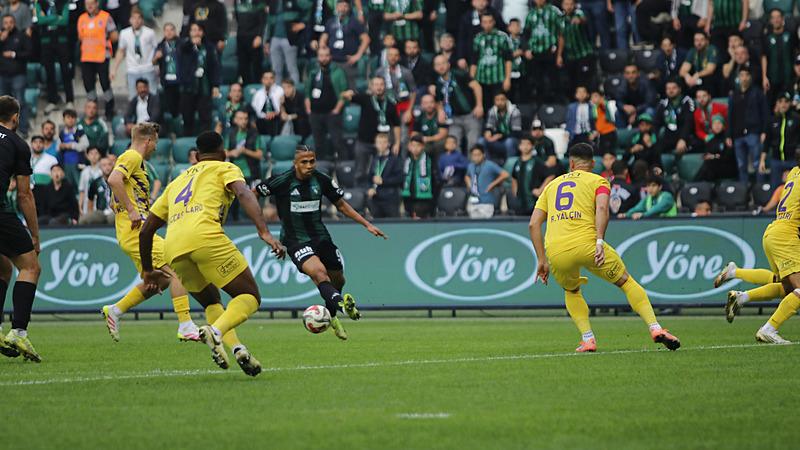 Türk Telekom Stadı'nda Büyük Derbi Günü: Galatasaray ve Fenerbahçe Karşı Karşıya Geliyor