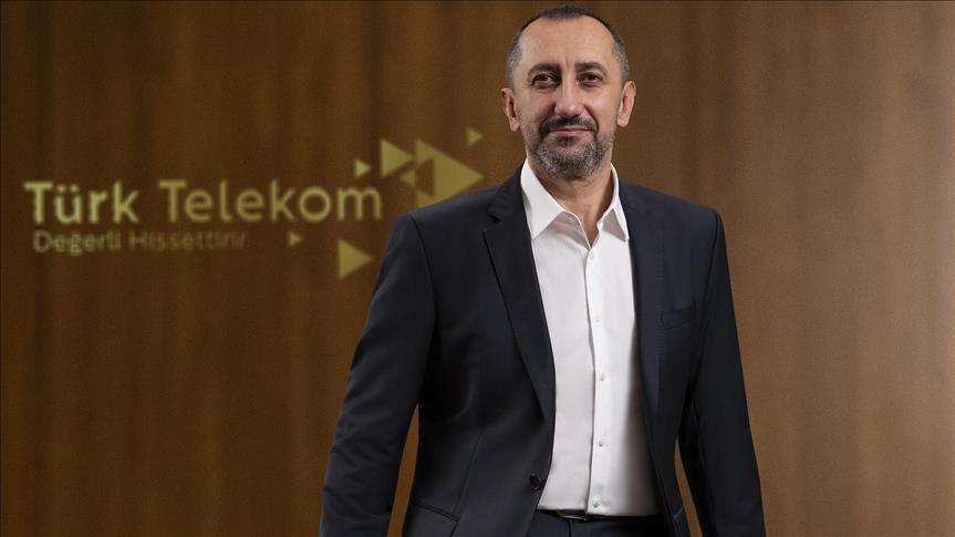 Ümit Önal Kimdir?