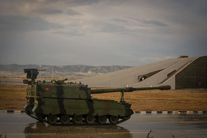 Türkiye'nin Yerli Gücü: Altay Tankı Teslimatı ve Detaylar 1 Altay'ın Sahip Olduğu Yenilikçi Özellikler ve Rekabet Gücü