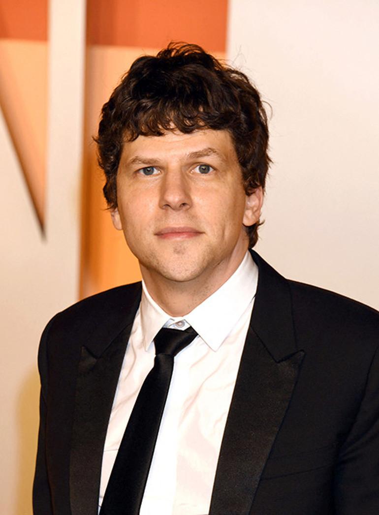 Ünlü Aktör Jesse Eisenberg'den Tanımadığı Birine Böbrek Bağışı Sözü 3 Bağışın Detayları ve Planları