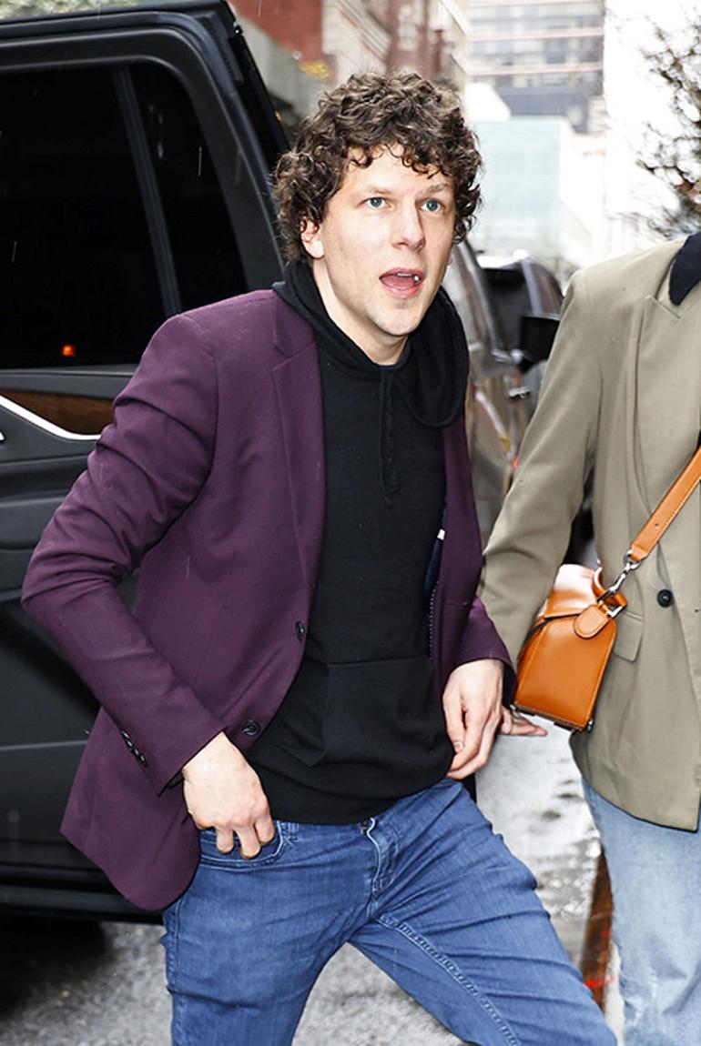 Ünlü Aktör Jesse Eisenberg'den Tanımadığı Birine Böbrek Bağışı Sözü 4 Bağışın Detayları ve Planları