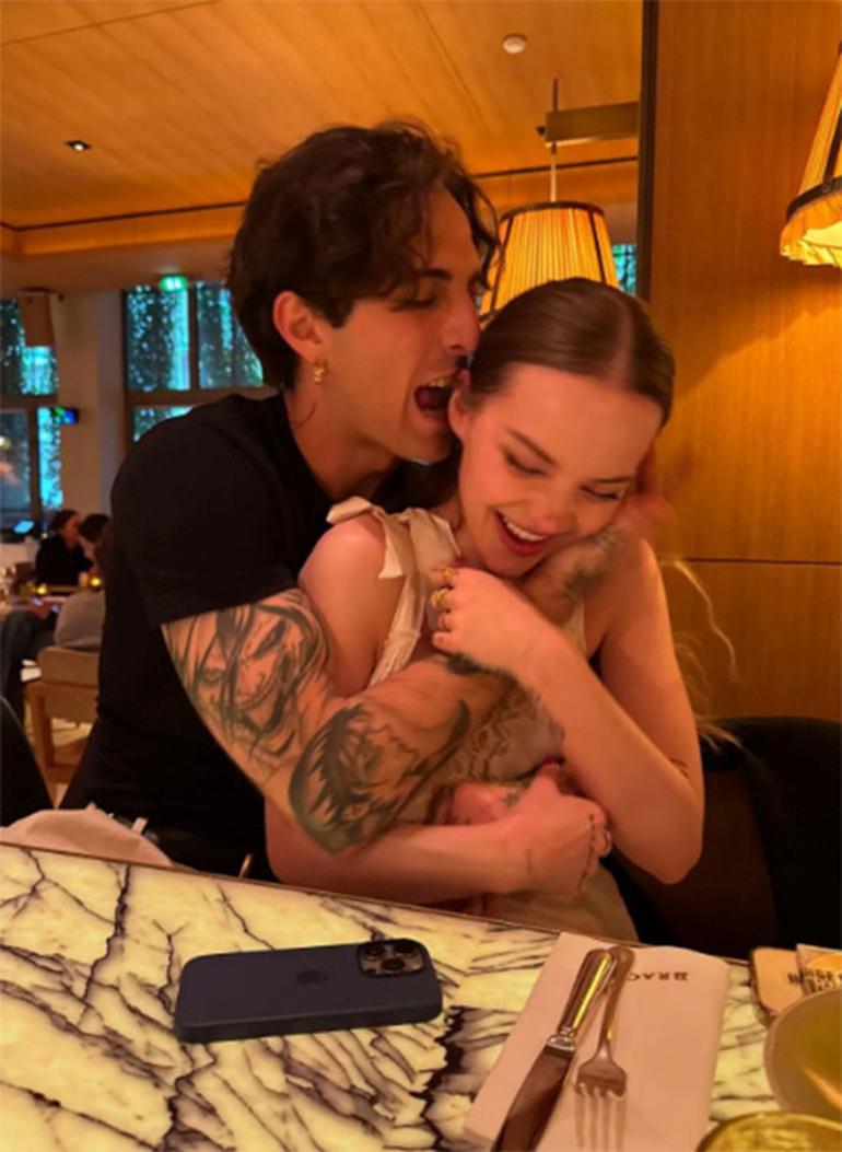 Ünlü Çiftin Gizemli Yüzük ve Aşk İlişkisi Gün yüzüne Çıkıyor