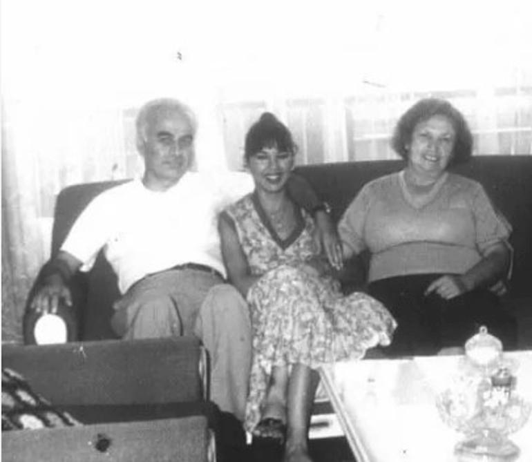 Ünlülerin Aile Anıları ve Özlem Dolu Paylaşımlarıyla Duygusal Anlar