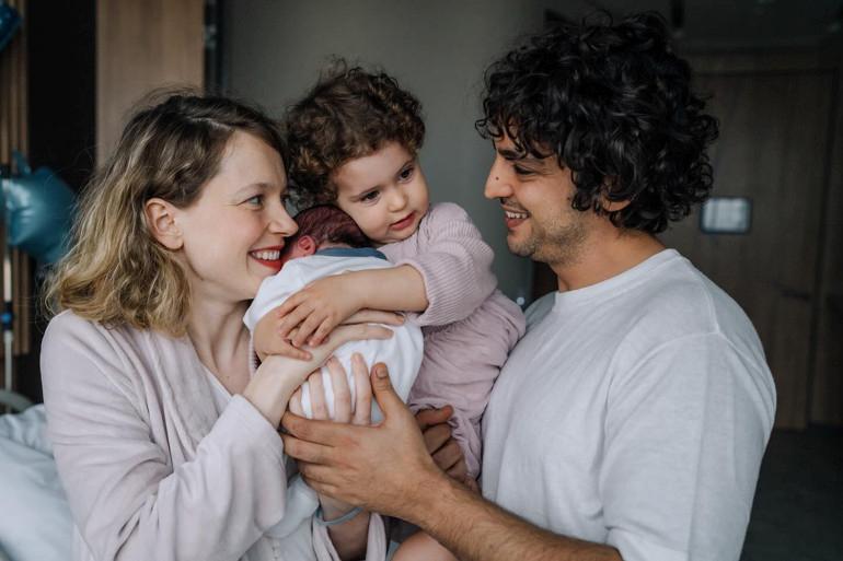 Ünlülerin Aile Anıları ve Özlem Dolu Paylaşımlarıyla Duygusal Anlar