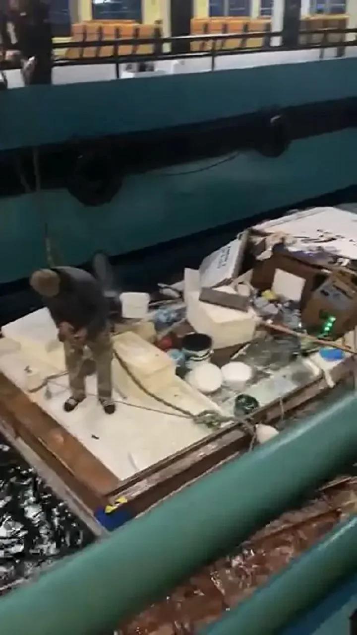 Üsküdar'da Motor ve Balıkçı Teknesi Çarpışması: Kazadan Buzdolabı Güvenli Şekilde Atlattı