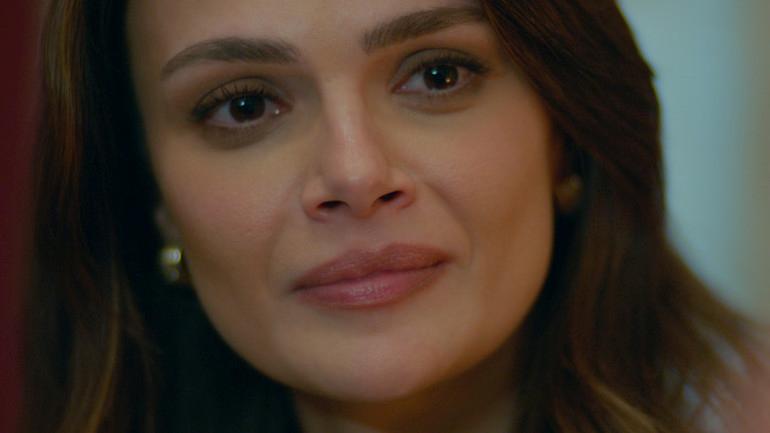 Uzak Şehir'den Sezen Aksu Sürprizi: Çek Tetiği Şarkısı Dizide Yayında 2 İlginç Detaylar ve Fotoğraflar