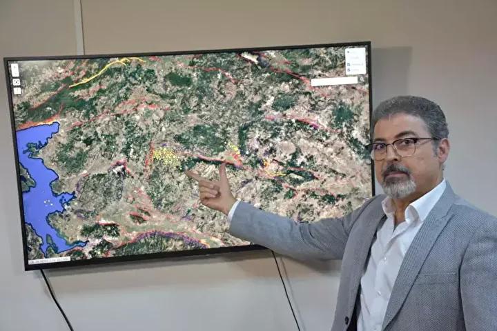 Üç Büyük Depreme Dikkat Çekiyor