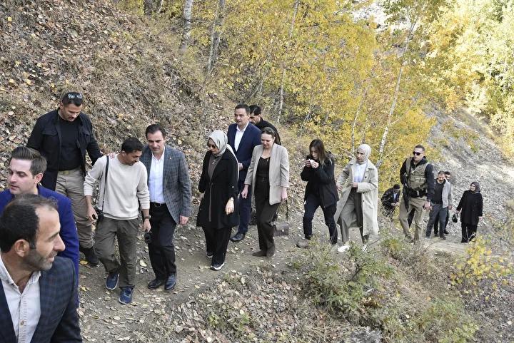 Vali Ahmet Karakaya, Uzuntaş Köyünde Tarihi Taş Evleri İnceledi ve Doğal Güzellikleri Değerlendirdi 5 Vali Ahmet Karakaya, Uzuntaş Köyünde Tarihi Taş Evleri İnceledi ve Doğal Güzellikleri Değerlendirdi