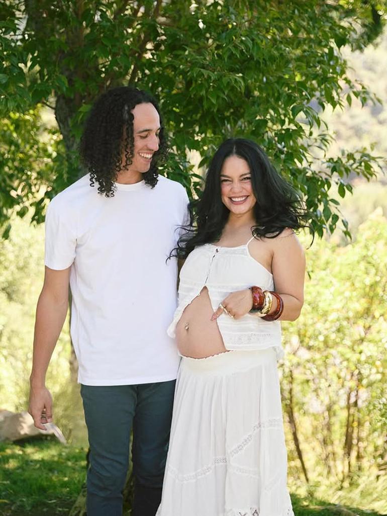 Vanessa Hudgens’in Birinci ve İkinci Hamilelik Yolculuğu: Mutluluğa Açılan Kapı