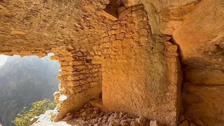 Velicanlı Mahallesi'nde Gizemli Sin Manastırı Turizme Kazandırılmayı Bekliyor