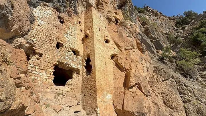 Velicanlı Mahallesi'nde Gizemli Sin Manastırı Turizme Kazandırılmayı Bekliyor