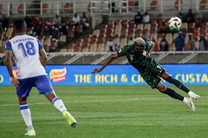 Victor Osimhen'in Hayranına Jest Yapması Sosyal Medyada Gündem Oldu