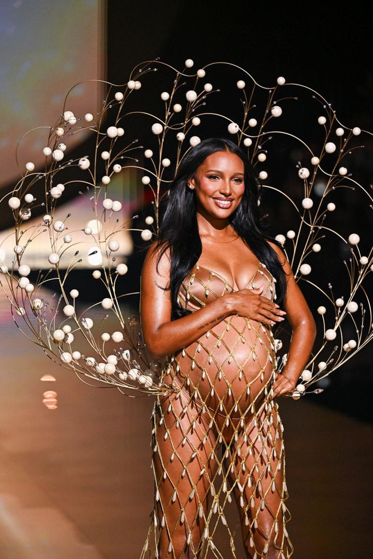 Victoria’s Secret Moda Gösterisi 2024: Zirvedeki Yenilikler ve Unutulmaz Anlar