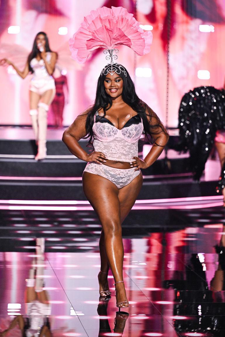 Victoria’s Secret Moda Gösterisi 2024: Zirvedeki Yenilikler ve Unutulmaz Anlar