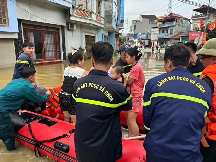 Vietnam'da Şiddetli Yağışlar Sonucu Baraj Çöktü: Kurtarma Çalışmaları Devam Ediyor