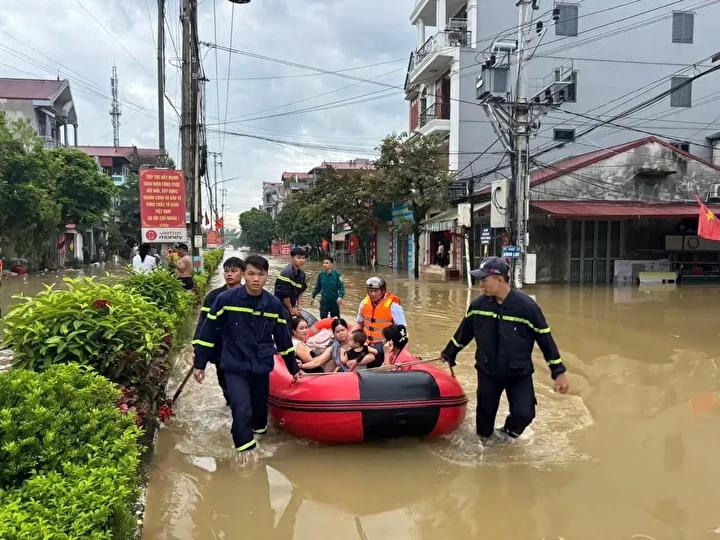 Vietnam'da Şiddetli Yağışlar Sonucu Baraj Çöktü: Kurtarma Çalışmaları Devam Ediyor