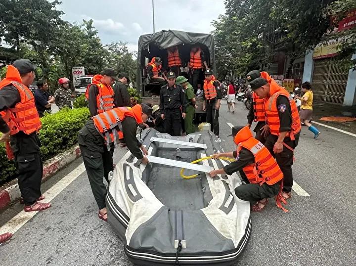 Vietnam'da Şiddetli Yağışlar Sonucu Baraj Çöktü: Kurtarma Çalışmaları Devam Ediyor