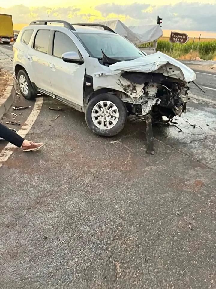 Viranşehir'de Çarpışma: Yakıt Tankeri ve Otomobil Birbirine Girdi