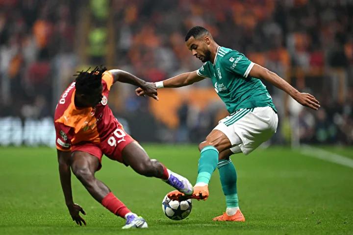 Galatasaray'ın Monaco'dan kadrosuna kattığı Wilfried Singo, kısa sürede dikkatleri üzerine çekmeye devam ediyor. Son dönemde sergilediği üstün performansla adını sıkça duyuran Fildişili sağ bek, Avrupa'nın önemli kulüplerinin radarında bulunuyor.
