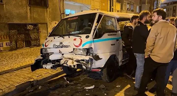 Yağışın Etkisiyle Meydana Gelen Trafik Kazasında Araçlar Hasar Gördü 1 Olayın Detayları ve Yaralıların Durumu