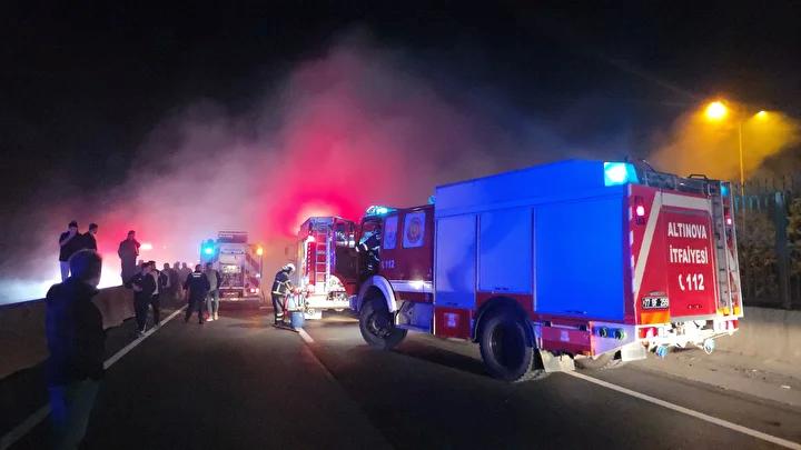Yalova-Kocaeli Karayolu'nda TIR Yangını Kontrol Altına Alındı