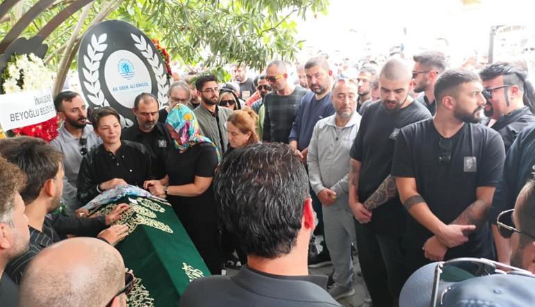 Yalova'da Şoke Eden Olay: Ünlü Şarkıcı Güllü'nün Ölümünün Arka Planı Araştırılıyor