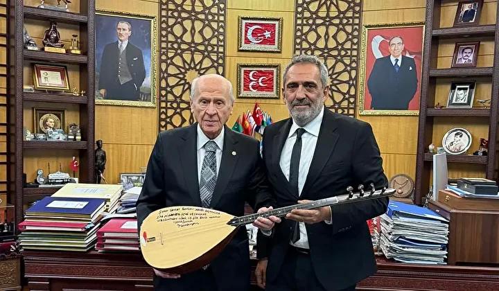 Yavuz Bingöl’den Bahçeli’ye Ziyaret ve Bağlama Takesi