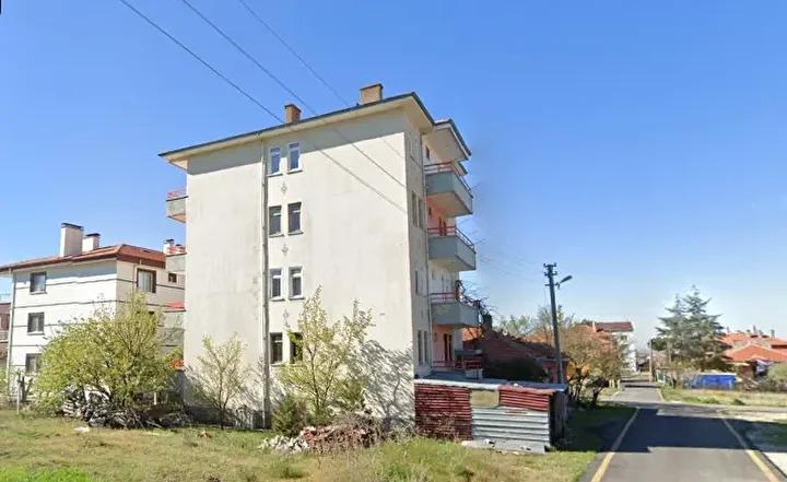 Yıkılan Apartmanda Çalışmalar Hızla Devam Ediyor