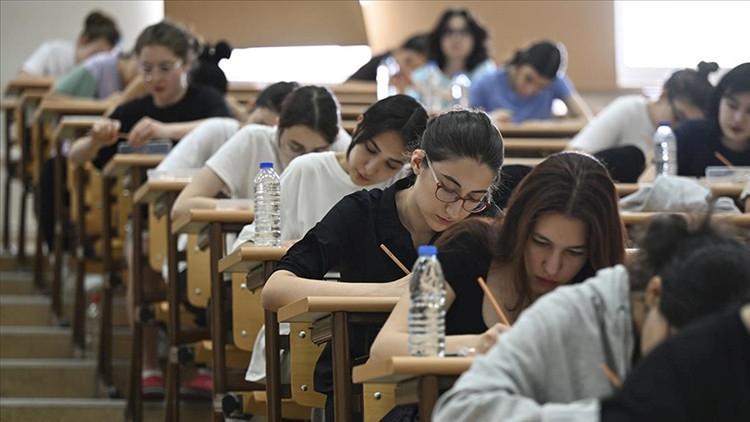 YKSde Gelecek Vizyonu Yapay Zeka ve Acik Uclu Sorular