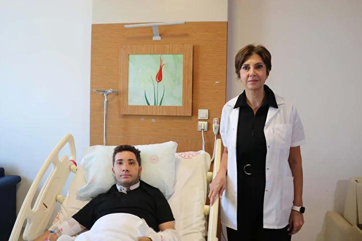 Yoğun Bakımda Hayatta Kalan Genç MotoKapışmalardan Sonra Mikroskopik Damar Dikimiyle Yeniden Nefes Aldı